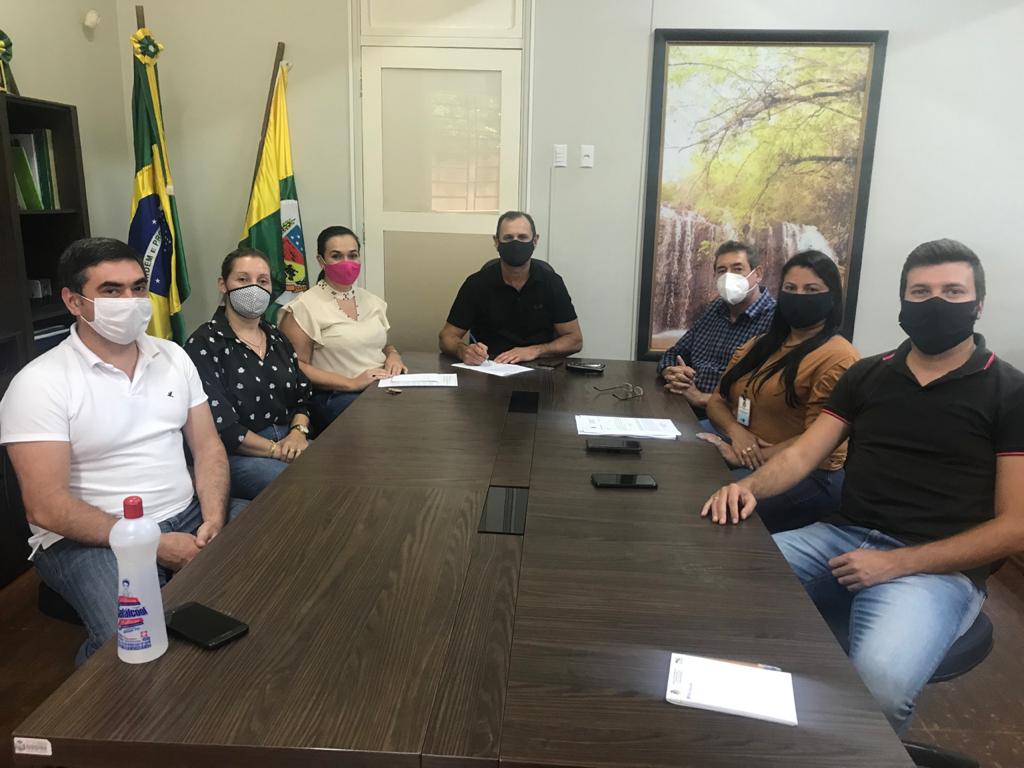 👉📌Giruá assina termo de adesão  para futura possibilidade na aquisição de doses da vacina contra a Covid-19 